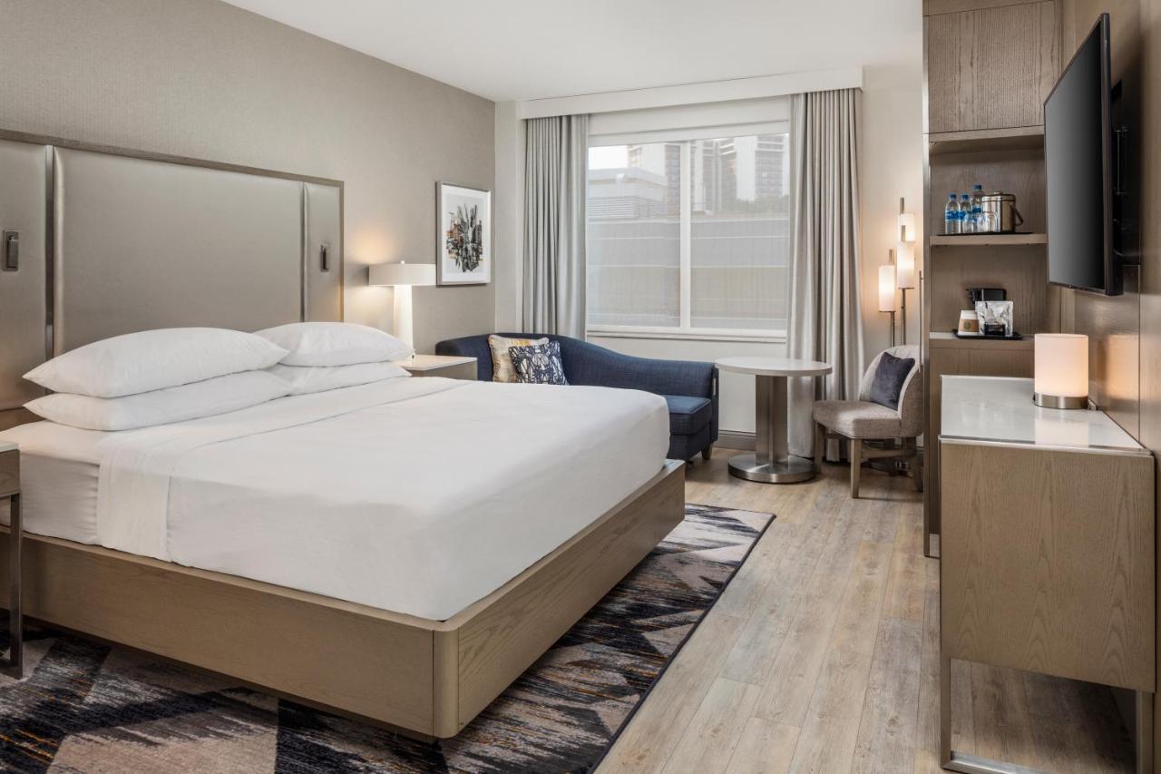 Deluxe King Room with City View - Club Lounge Access
