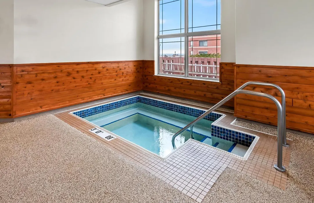 Hampton Inn Duluth-Canal Park-1